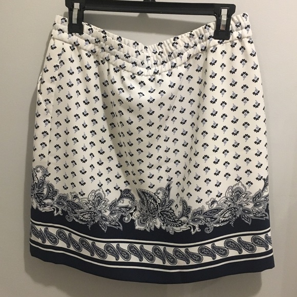 Ann Taylor Skirt W/ Pockets - Picture 2 of 5